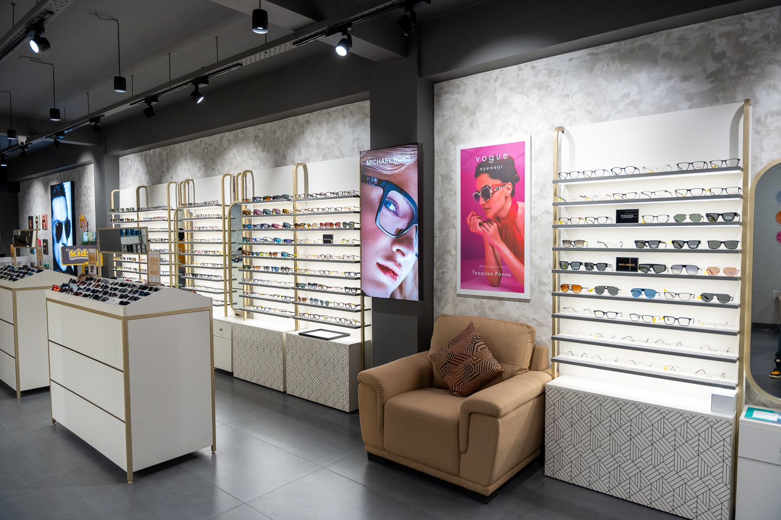 luxury eyewear store design